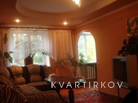 Two-bedroom apartment in the center on Schorsa 20a daily pri