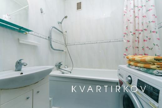 Two separate bedrooms near the metro, Kyiv - apartment by the day