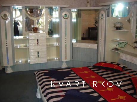 Super 2-bedroom apartment on Kreshchatik, Kyiv - apartment by the day
