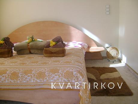 3 bedroom  apartment, Kyiv - apartment by the day