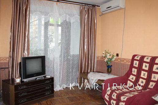 Cozy studio apartment in the heart of the city. Near the apa