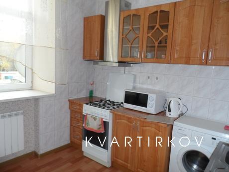 New 3-br m.Vosstaniya for 6 person, Kharkiv - apartment by the day