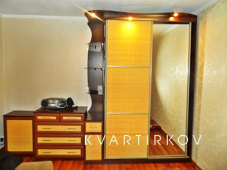 New first square-ra near m.Sportivnaya, Kharkiv - apartment by the day