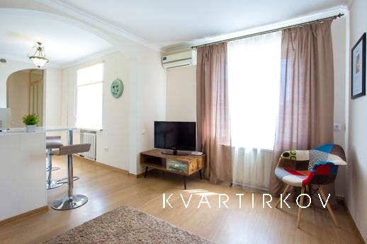 The apartment is renovated in the design, Mykolaiv - apartment by the day
