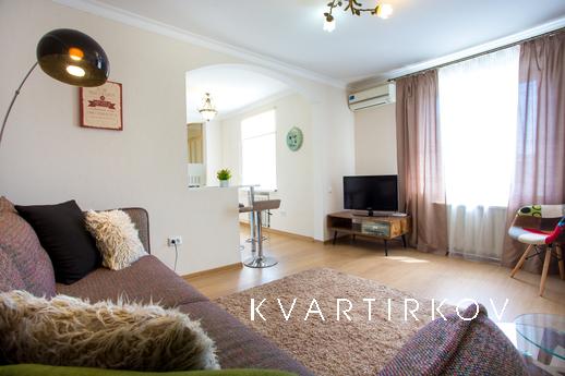 Квартира з дизайнерським ремонтом в цент, Миколаїв - квартира подобово