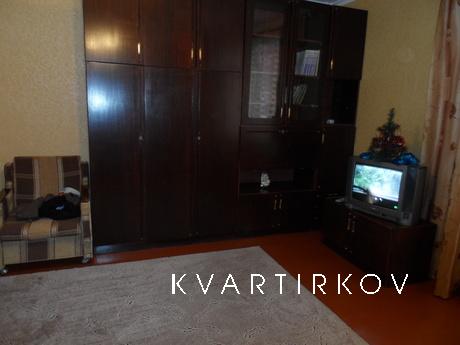 I rent one-room apartment in the center, Feodosia - apartment by the day