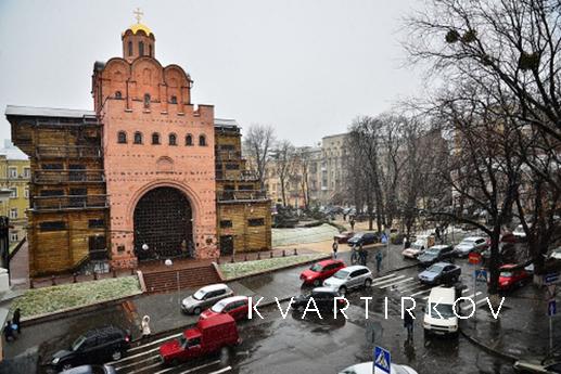 Квартира находится в 10  Крещатика, Киев - квартира посуточно