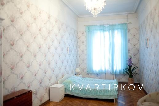 2 BR. in the heart of Petersburg, Saint Petersburg - apartment by the day