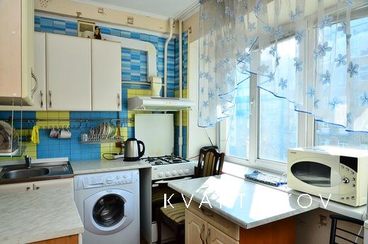 2 com. Red Army, 45, Kyiv - apartment by the day