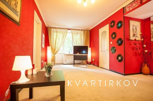 Двухкомнатная квартира в центре, косметический ремонт, 5 мин