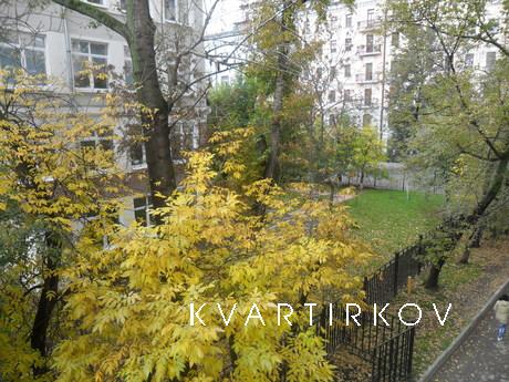 City center, 3 minutes from metro, Moscow - apartment by the day