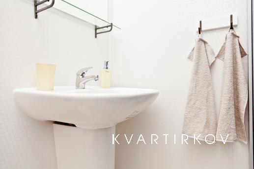 Сдам квартир посуточно на сутки, на часы.
1 этаж 6-этажного 