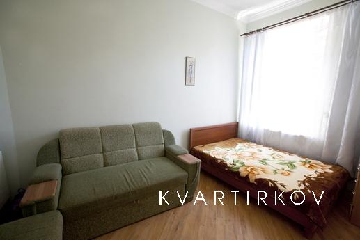 We rent daily, hourly modern 1-room apartment in the center 