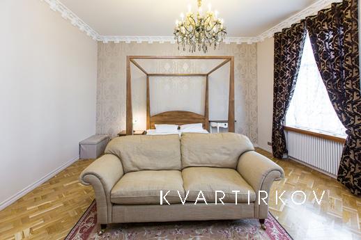Apartment in the English style in the ce, Lviv - apartment by the day