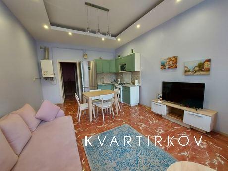 stylish apartment in the very center of Odessa, 1 min Gor ga