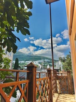 Two-room suite with a balcony, Yalta - apartment by the day