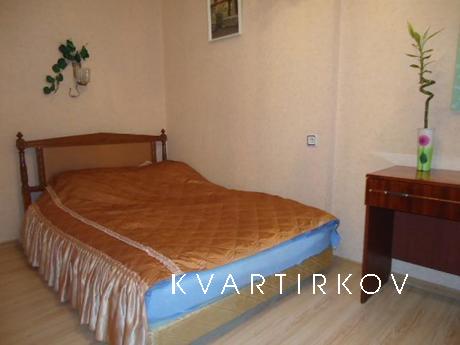 Rent an apartment in the center of Yalta, Yalta - apartment by the day