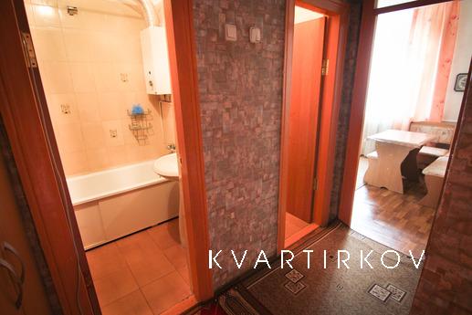 Cosy apartment in the heart!, Dnipro (Dnipropetrovsk) - apartment by the day