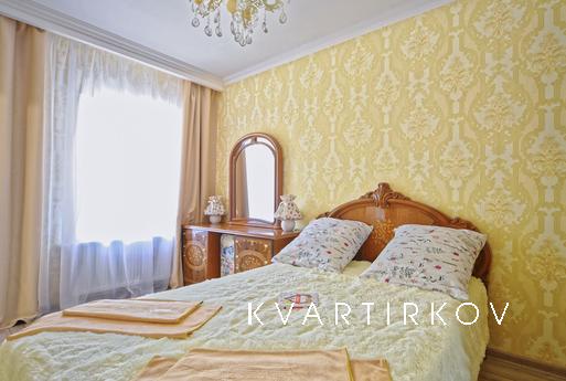 3 bedroom in the center with parking, Odessa - apartment by the day