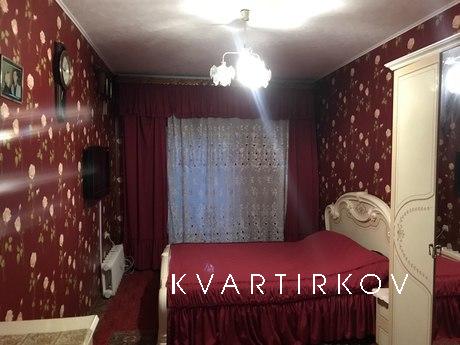 Здаю в своєму приватному будинку кімнати, Чорноморськ (Іллічівськ) - квартира подобово