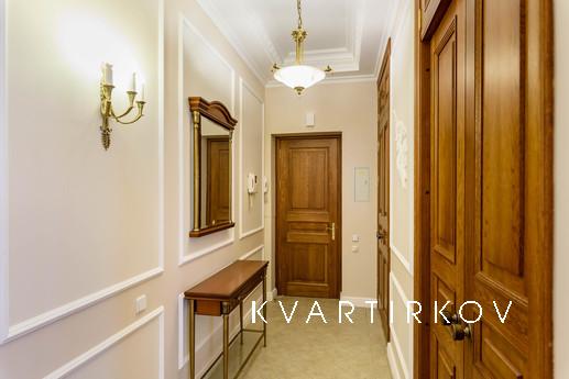 Cozy apartment in the very center, Санкт-Петербург - квартира подобово