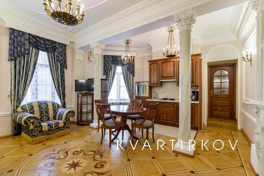 Cozy apartment in the very center, Санкт-Петербург - квартира подобово