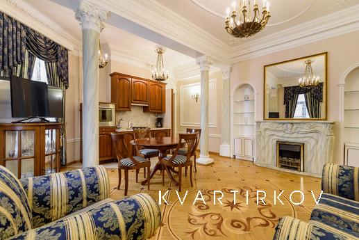 Cozy apartment in the very center, Санкт-Петербург - квартира подобово