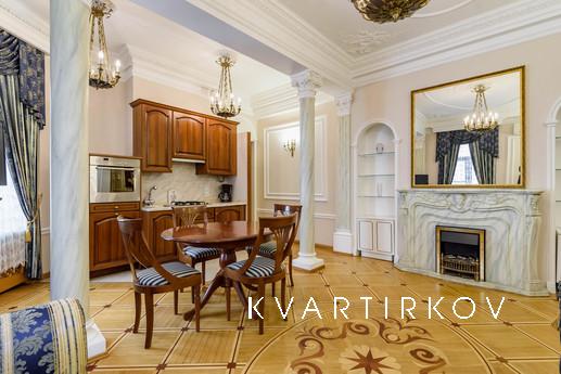 Cozy apartment in the very center, Санкт-Петербург - квартира подобово