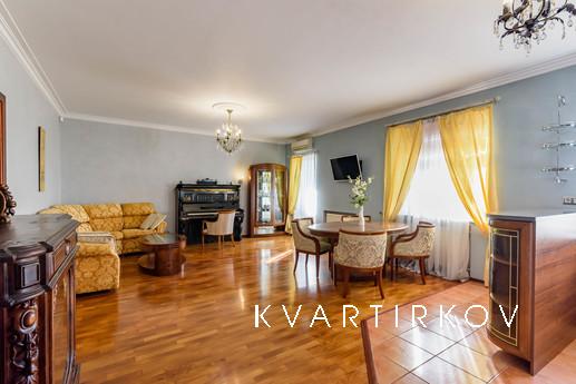 VIP apartment on Mayakovsky, Санкт-Петербург - квартира подобово