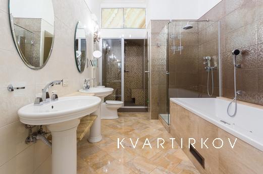 Luxury apartment with garden view, Санкт-Петербург - квартира подобово