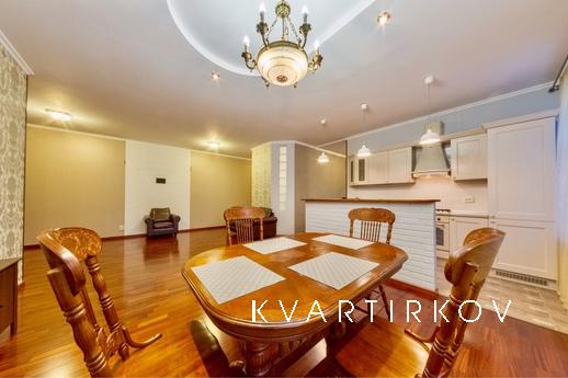 4 bedroom apartment Vladimirsky Prospekt, Saint Petersburg - apartment by the day