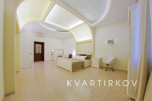 VIP apartments on Italian 33, Saint Petersburg - apartment by the day