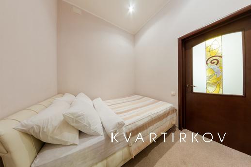 VIP apartments on Italian 33, Saint Petersburg - apartment by the day