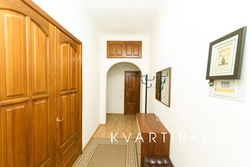 Comfortable apartment,Centre, Kiev, Kyiv - apartment by the day