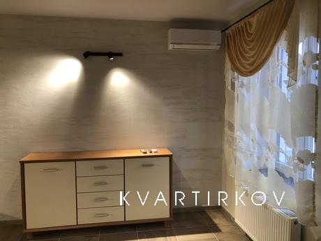 Studio apartment in a private house, Chernomorsk (Illichivsk) - apartment by the day