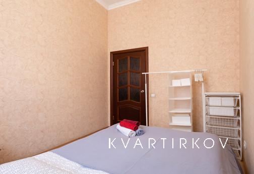 4-room apartment on Nevsky prospect 106, Saint Petersburg - apartment by the day