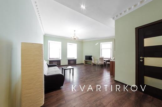 Elegant apartment on Nevsky 81, Санкт-Петербург - квартира подобово