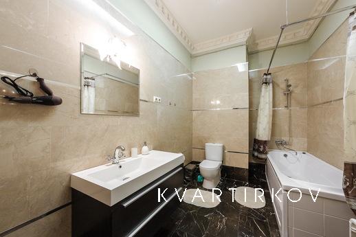 Elegant apartment on Nevsky 81, Санкт-Петербург - квартира подобово