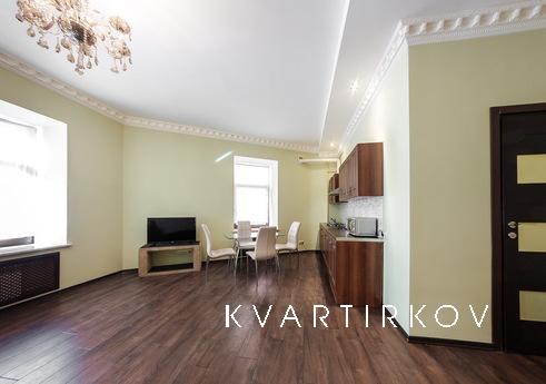 Elegant apartment on Nevsky 81, Санкт-Петербург - квартира подобово