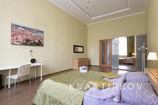 A huge bright apartment on Pestel, 14, Saint Petersburg - apartment by the day