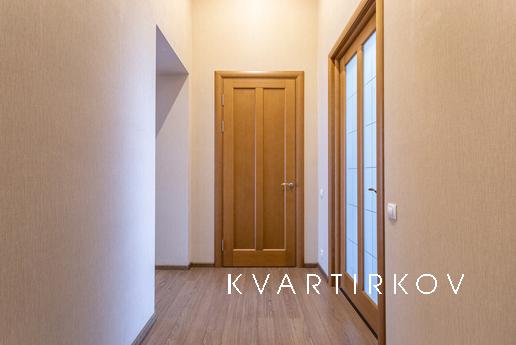 A huge bright apartment on Pestel, 14, Saint Petersburg - apartment by the day