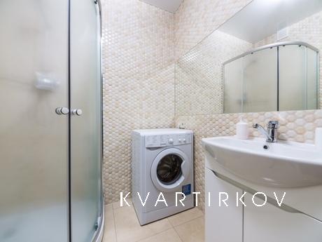 New renovated studio in the center, Kharkiv - apartment by the day