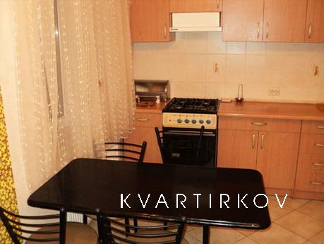 Luxury apartment near the train station, Odessa - apartment by the day
