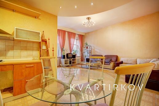 2 bedroom apartment in center, Санкт-Петербург - квартира подобово