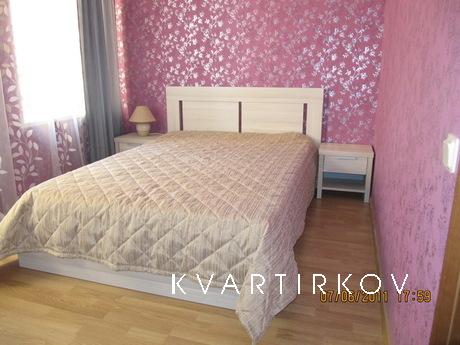 2 r apartment in a center  near a subway, Saint Petersburg - apartment by the day