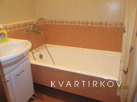 2 r apartment in a center  near a subway, Saint Petersburg - apartment by the day