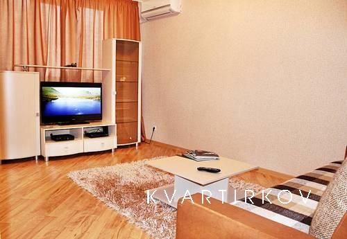 Сдаю на сутки однокомнатную студию бизнес класса в новом дом