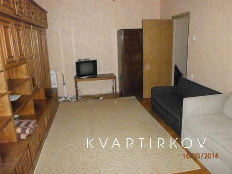 СВОБОДНАСдается на сутки,на часы.Квартира полностью мебелиро