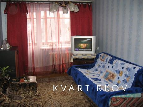 Панельный дом с домофоном 
В квартирах есть всё необходимое 