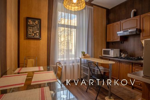 Cozy apartment near Olympic metro statio, Kyiv - apartment by the day